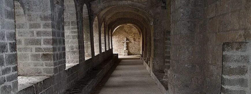 Kreuzgang Vertretungen